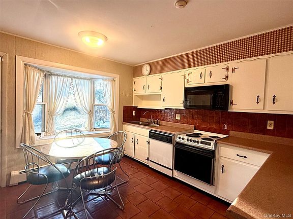 3rd image of 130 Grand Street