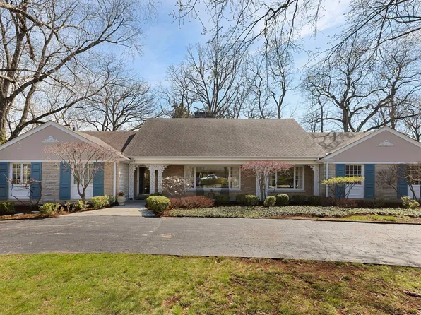 835 Timberline Dr, Glenview, IL 60025