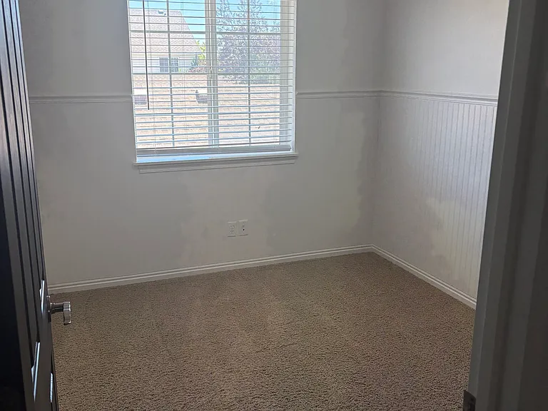 884 Liberty Ln — Photo 18