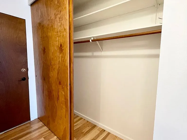 Escolier Apartments — Photo 34