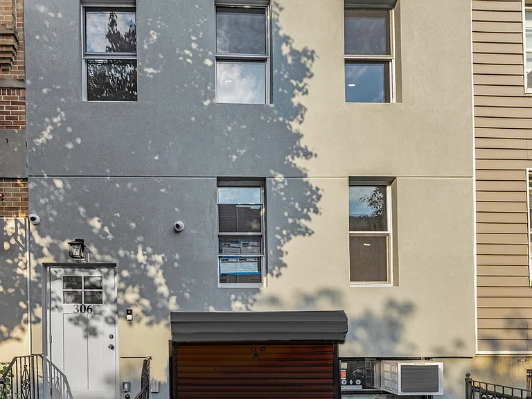 308 Graham Ave #T — Photo 6