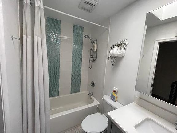 4th image of 288 Tolstoy Ln