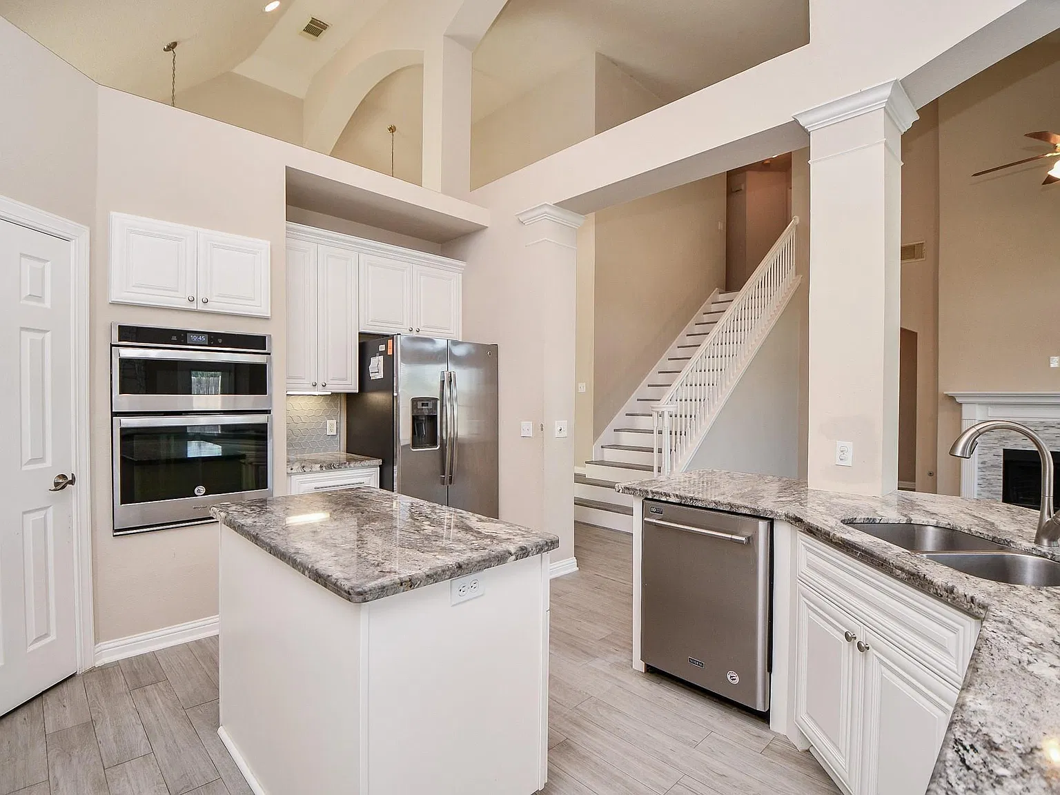 4 bed, 2.5 bath, 3064 sqft, $3,000 — Photo 2