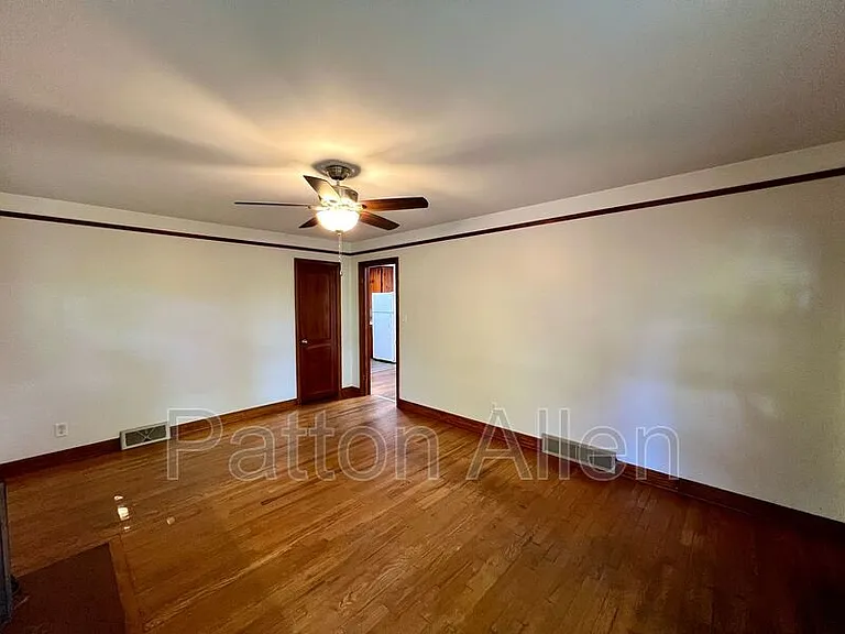 29 Evergreen Ave — Photo 10
