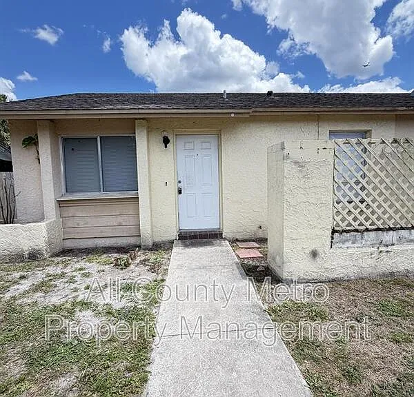 2539 Ridgewood Ave — Photo 1