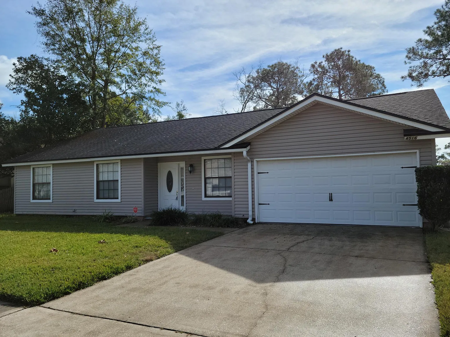 3 bed, 2088 sqft, $2,149 — Photo 1