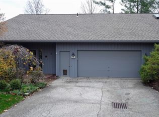 312 Wood Ridge Dr, Aurora, OH 44202