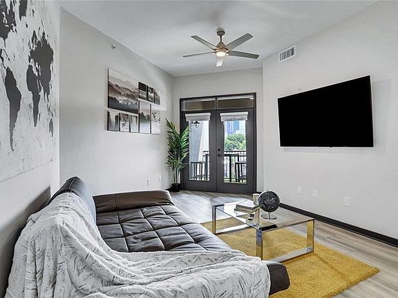 4th image of 390 17th St NW Unit 6006