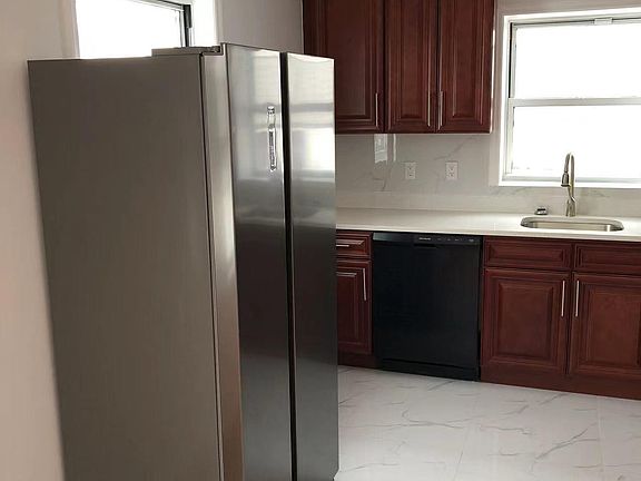 2nd image of 81 Manila Ave Floor 1