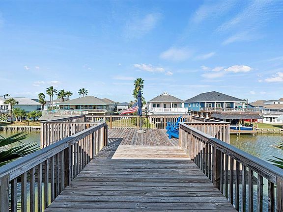 5th image of 203 Barracuda St