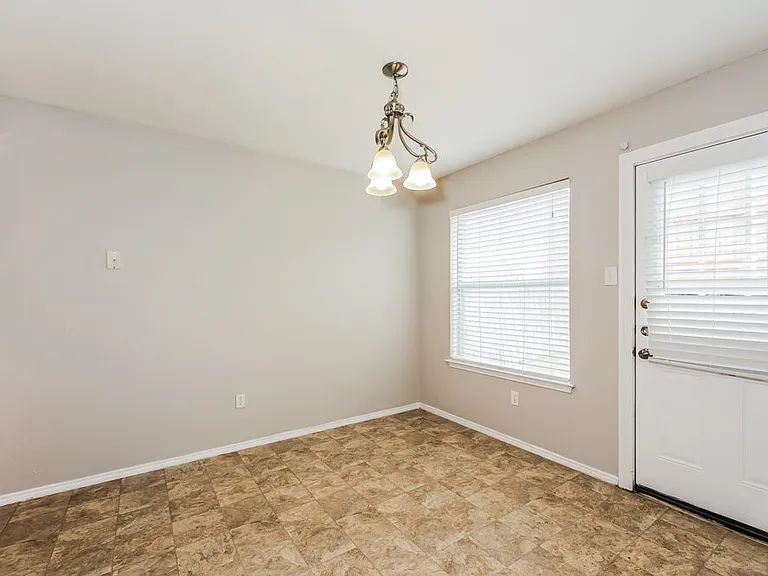 5924 Firethorn Dr — Photo 6