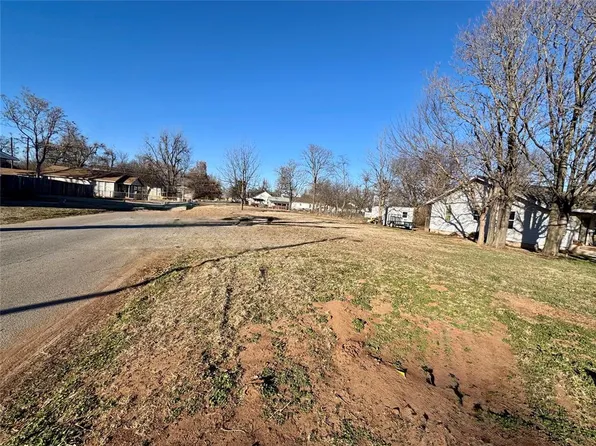 1728 W Idaho Ave #All, Chickasha, OK 73018