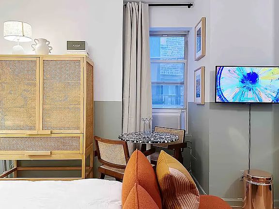 3rd image of 196 Elizabeth St APT 16