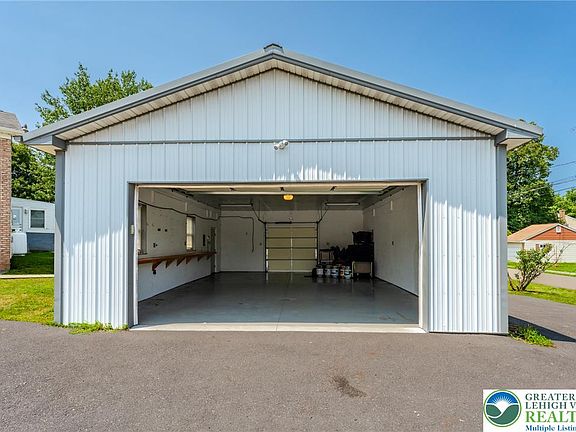 5th image of 50 Lincoln Dr