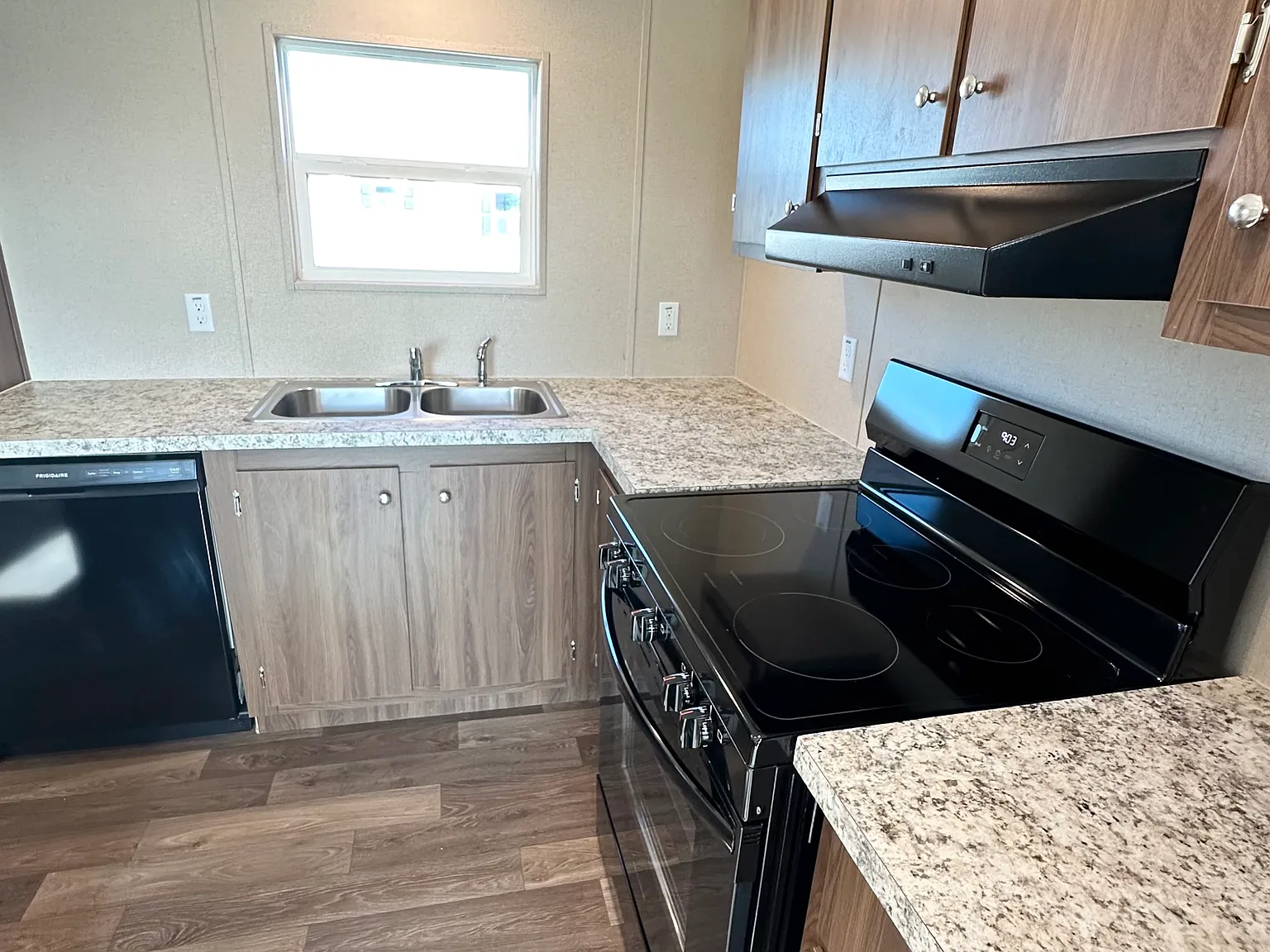 3 bed, 1200 sqft, $1,400 — Photo 2