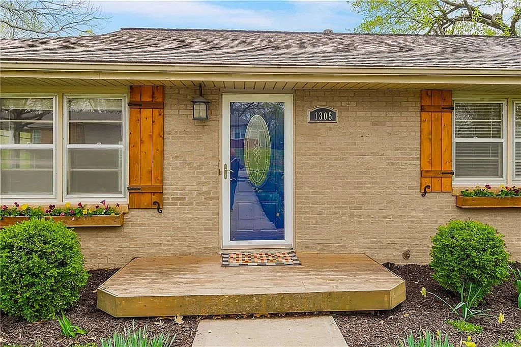 1305 Craig Drive - 1 — Photo 3