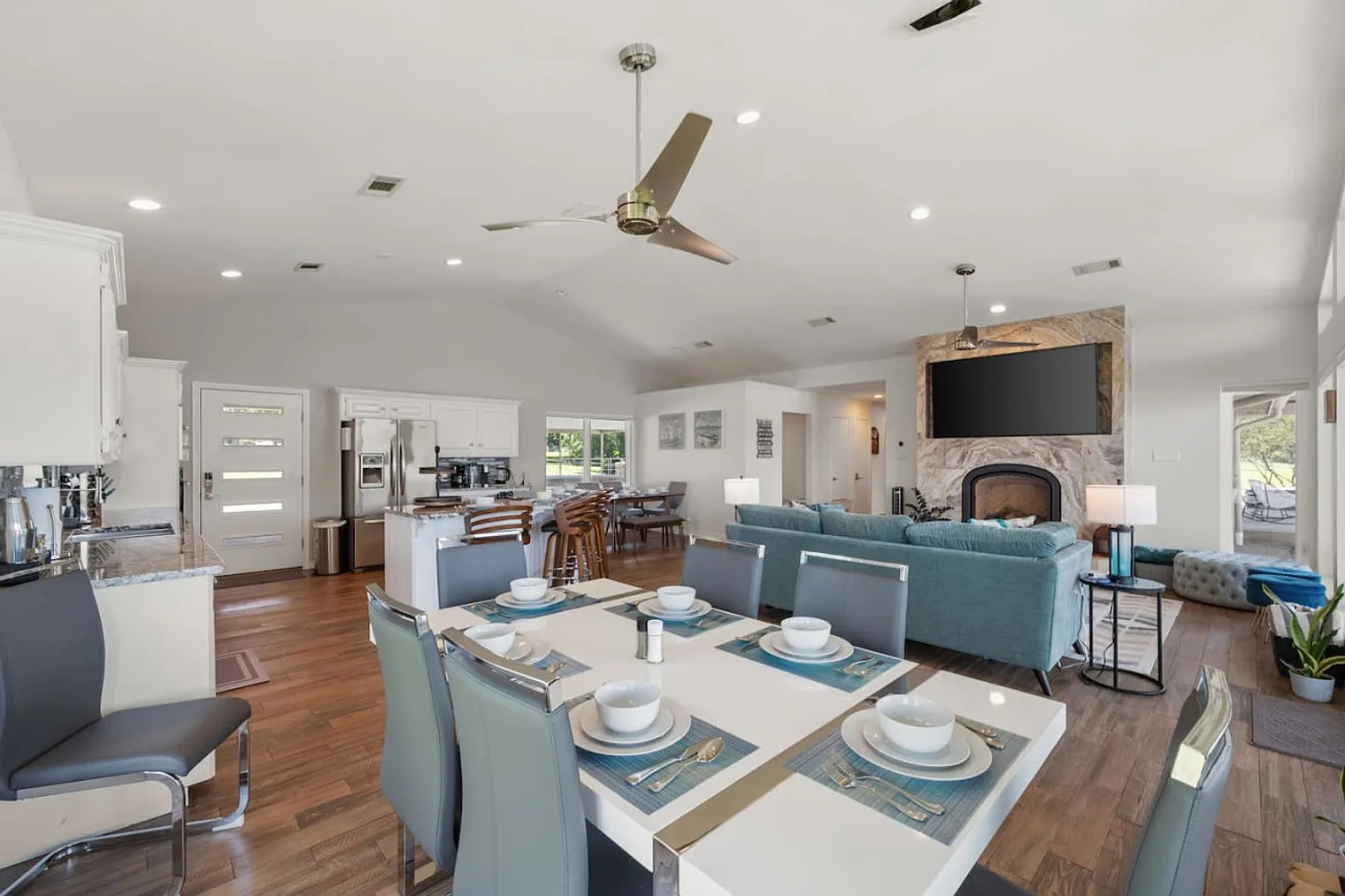3 bed, 2.0 bath, 1894 sqft, $9,932 — Photo 3