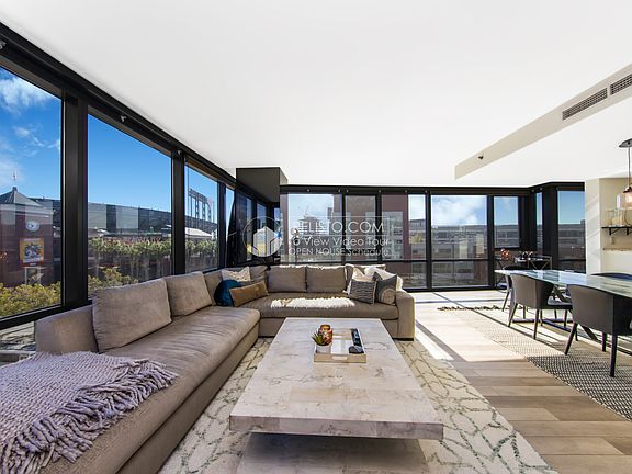 2nd image of 250 King St Unit 652