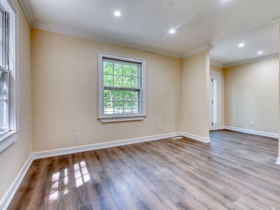 5th image of 614 N Magee St