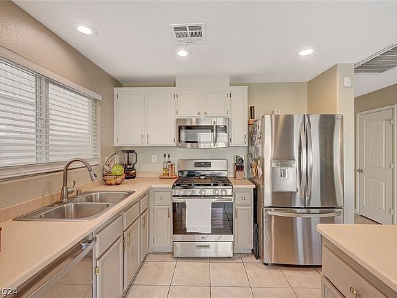 3rd image of 4279 Walnut Glen Dr