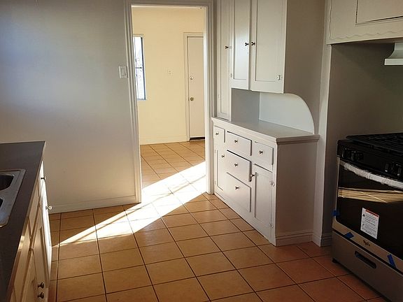4th image of 539 W 88th Pl