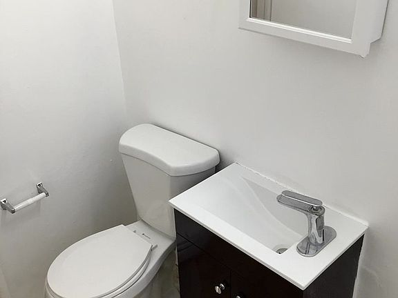 4th image of 13924 NE 16th Ct