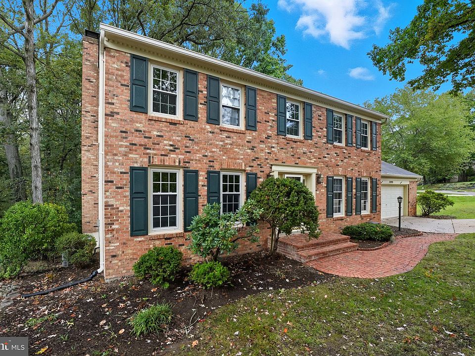 1st image of 15998 Cove Ln
