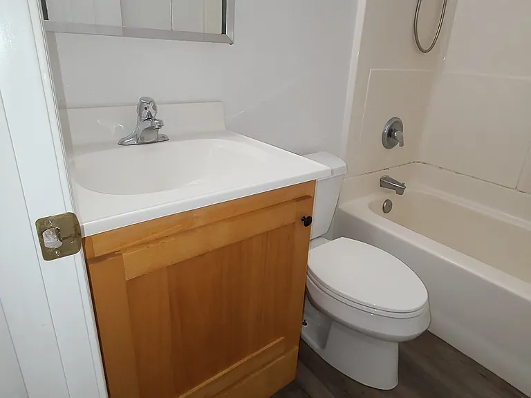 555 N 7th St #7 — Photo 11