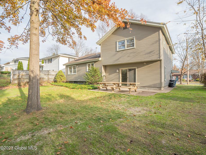 3rd image of 165 Corlaer Avenue