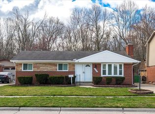 38315 Walnut St, Romulus, MI 48174