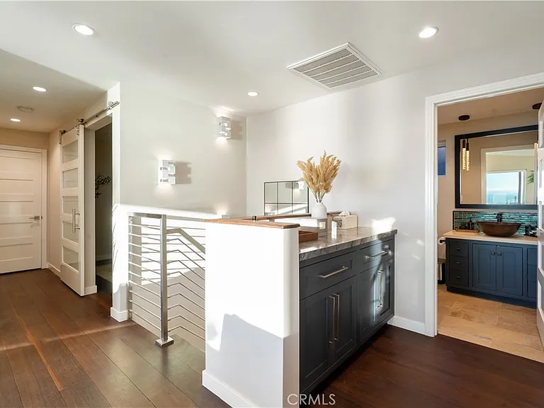 2192 Crestview Dr — Photo 4