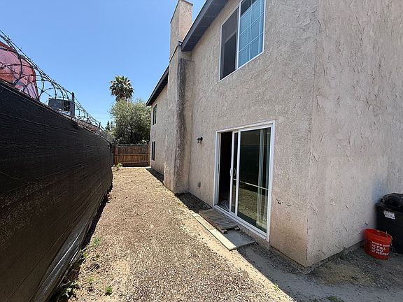 4th image of 860 Douglas Ct