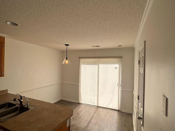 4th image of 3817 E2 E Vancroft Cir #E2
