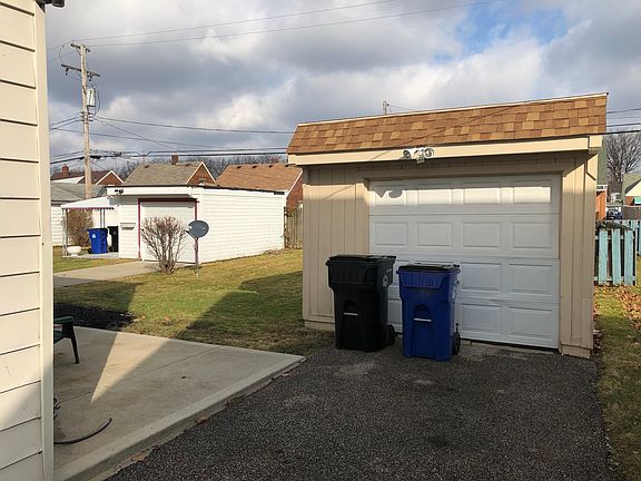 4th image of 15915 Walden Ave