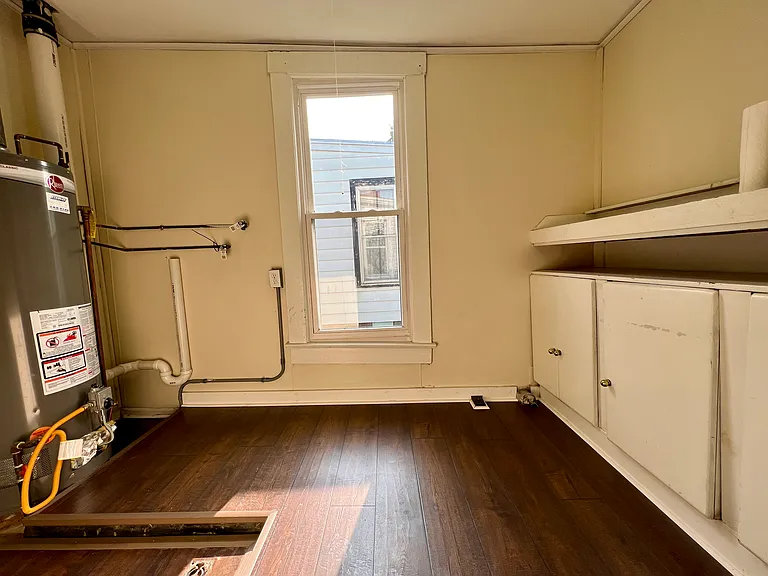 1813 E Elm St — Photo 14