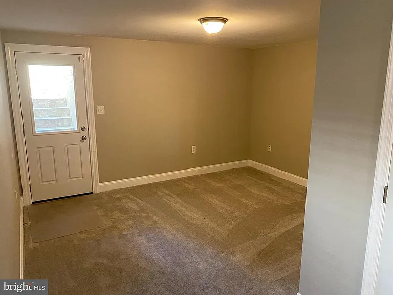 525 Irving St NW — Photo 3
