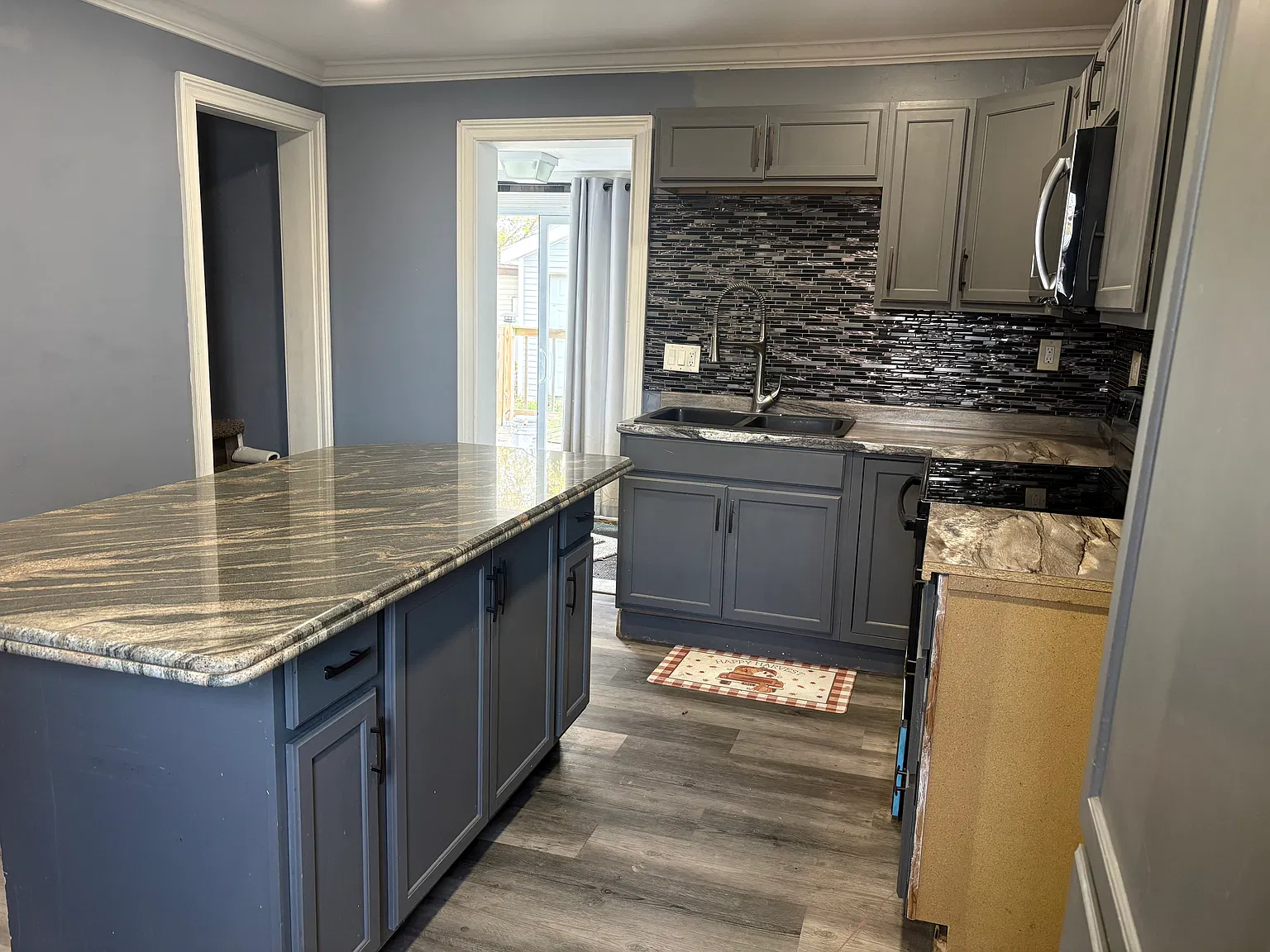 3 bed, 1700 sqft, $1,850 — Photo 1