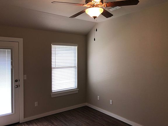 3rd image of 5215 Oakwood Villas Ct