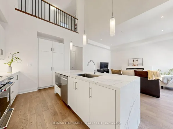 16 Vern Robertson Gate, Uxbridge, ON L9P 0R9