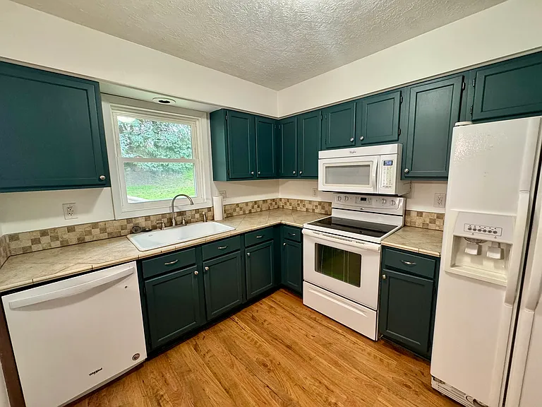 3003 Joann Ave — Photo 4