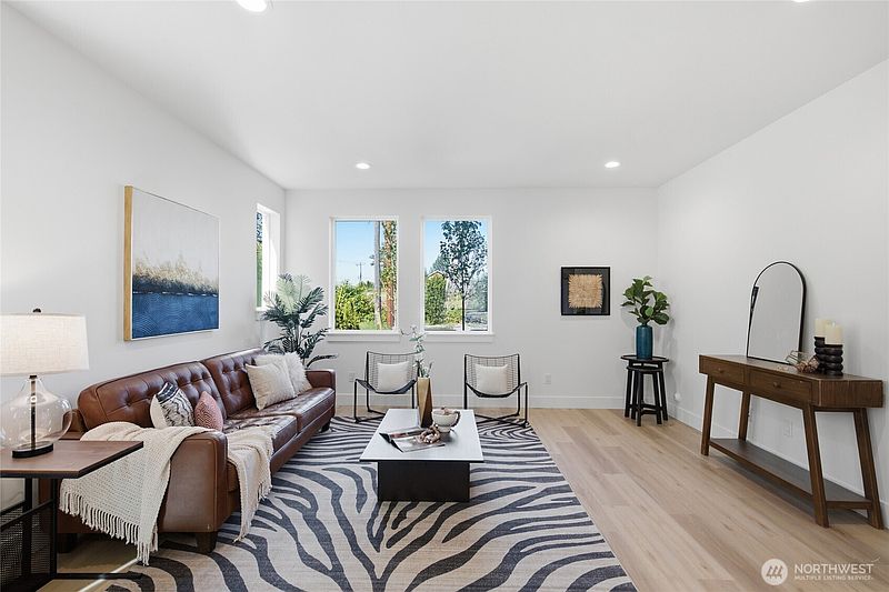 4th image of 9323 Marcus Avenue S