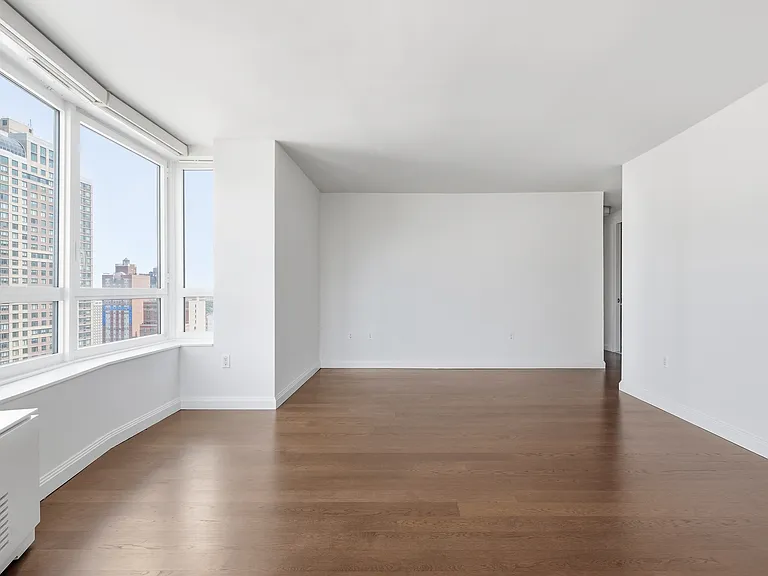 200 E 94th St #1715 — Photo 2