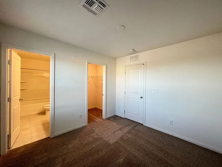 7569 W Mistral Ave — Photo 23