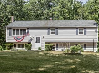 10 Trolley Car Ln, Londonderry, NH 03053