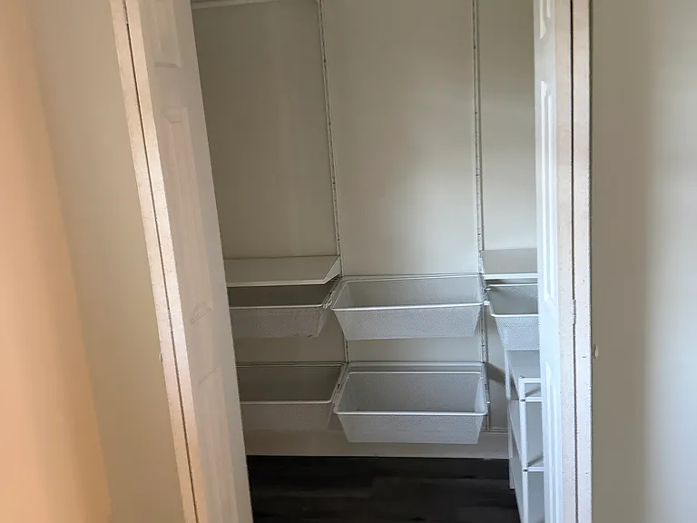 Sunset Square Apartments — Photo 9
