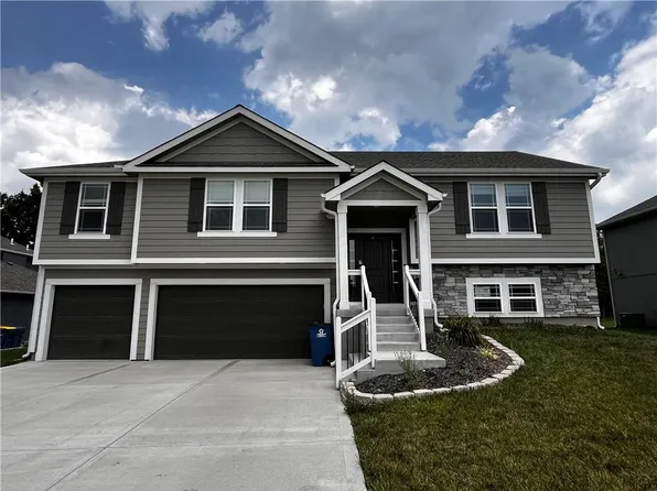 1756 Cottonwood Creek Ct, Kearney, MO 64060