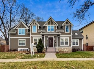 1975 W Touhy Ave, Park Ridge, IL 60068