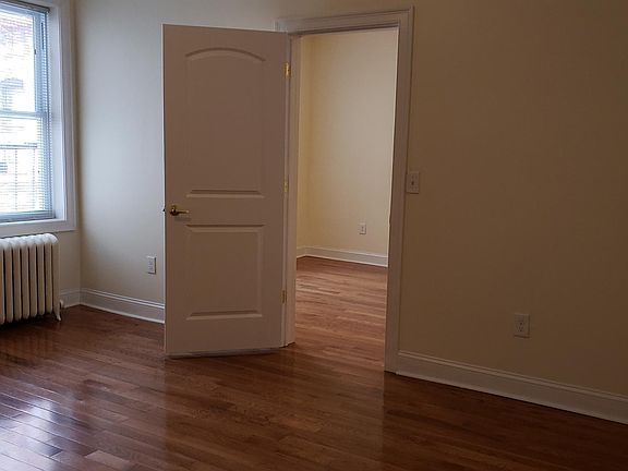 4th image of 17 Gifford Ave APT 4G