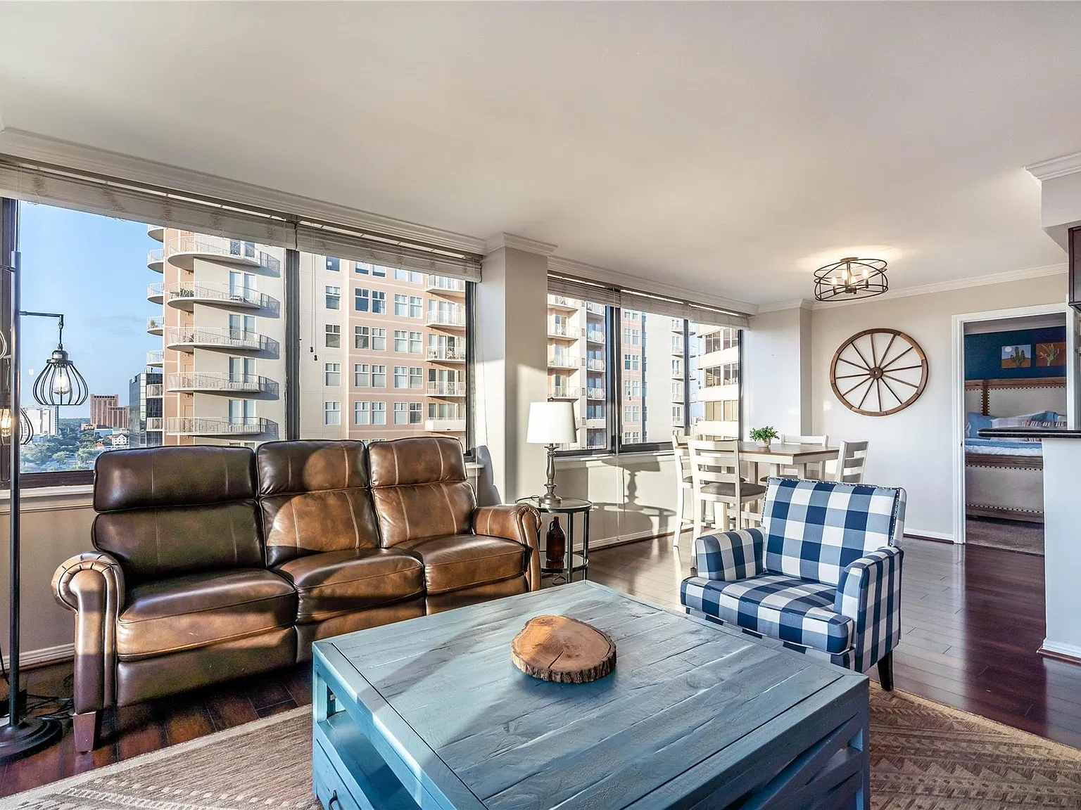 2 bed, 2.0 bath, 1095 sqft, $2,200 — Photo 3