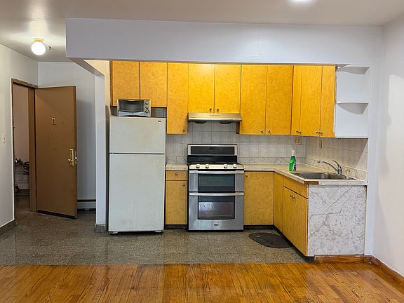 3rd image of 13312 Avery Ave Floor 2